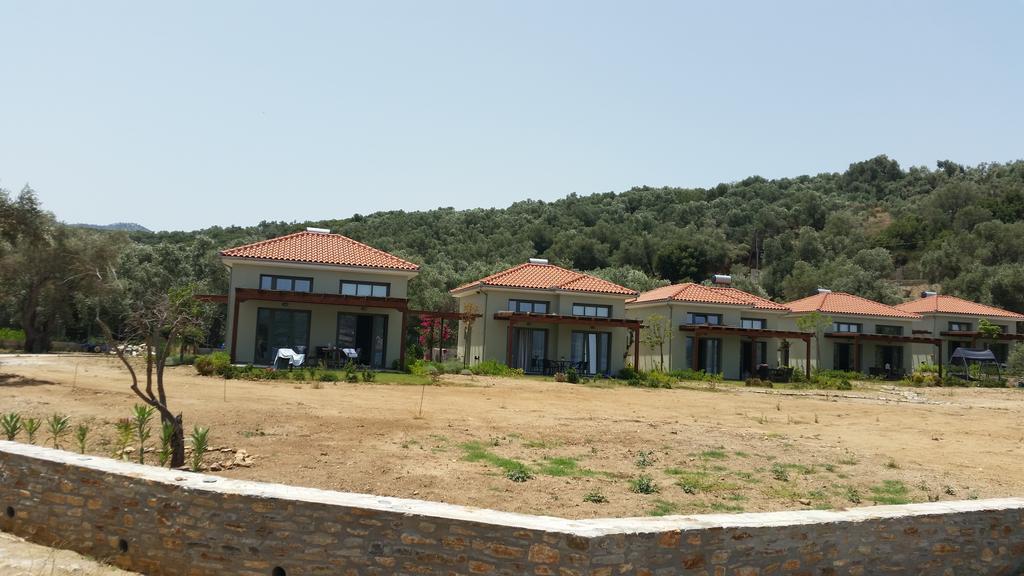 Thea Houses Milína Esterno foto